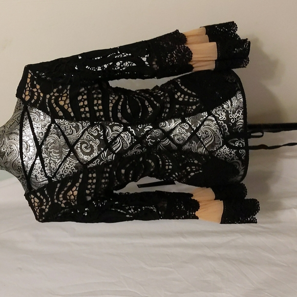 NWT Venus lace up bell sleeve top - Picture 11 of 15